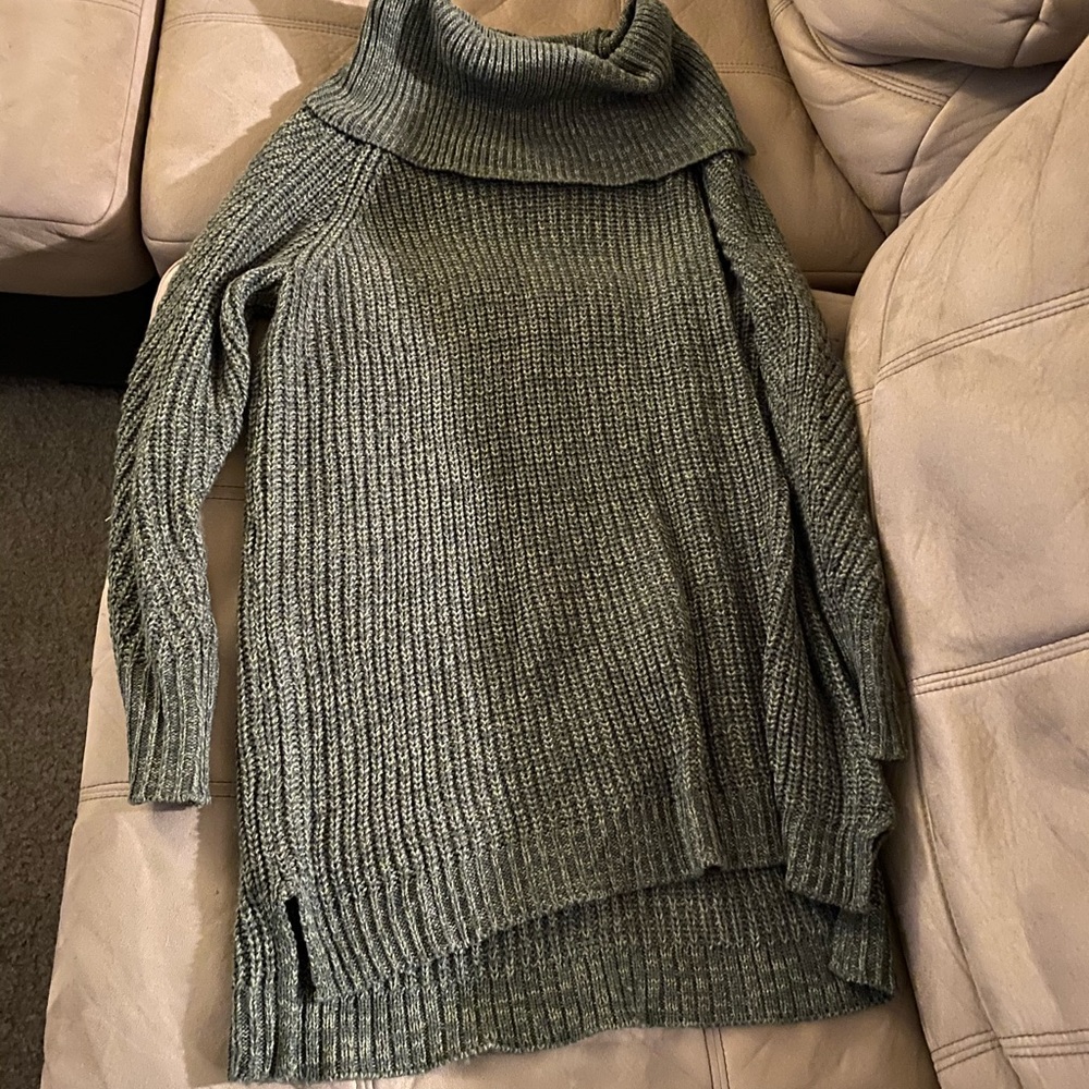 Forrest Green loose turtle neck sweater.